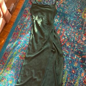 Chic Backless Satin Dress in Forest Green